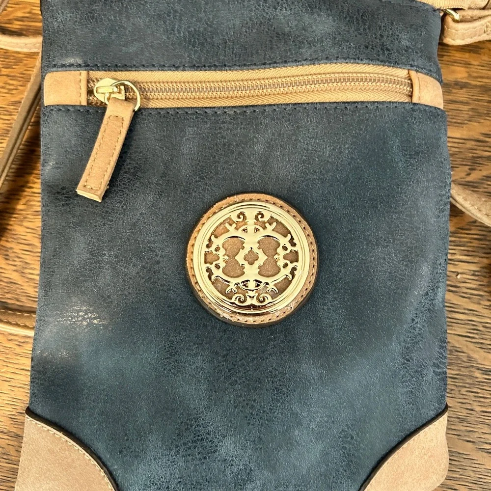 ***Valerie Stevens Crossbody Bags 1 black, 1 brown Great as gifts!π - Picture 2 of 6